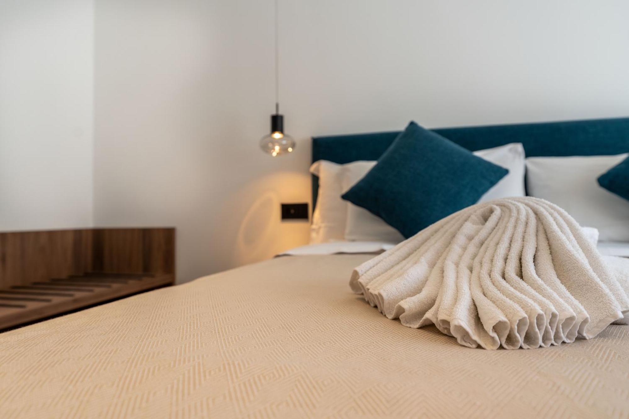 B&B Le Suites Di Costanza 체팔루 외부 사진